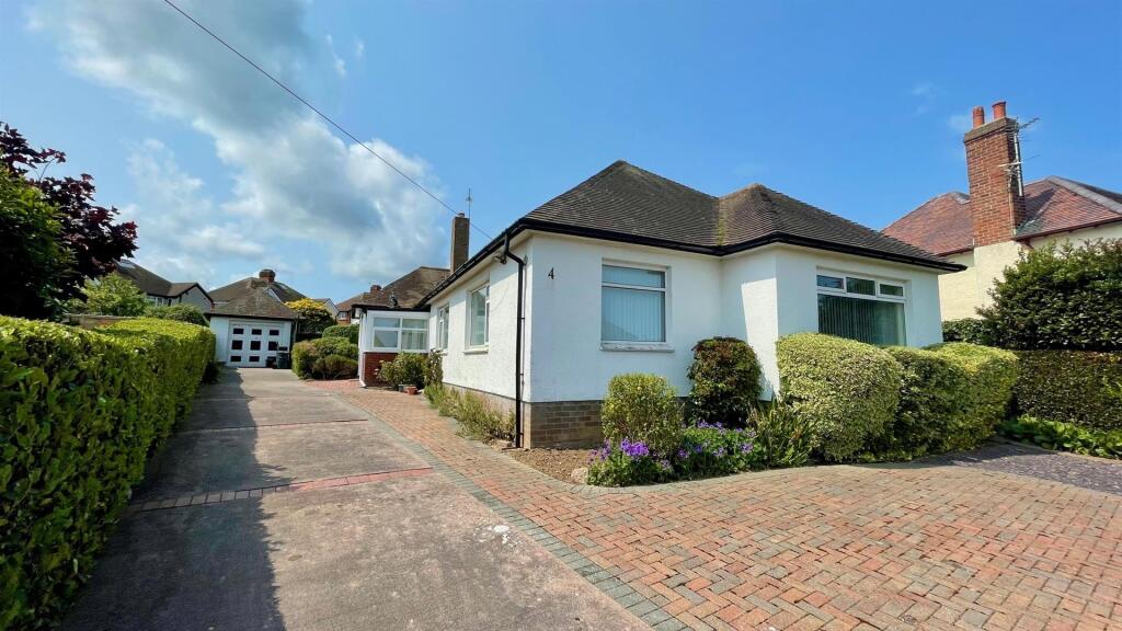 LONG CONCRETE DRIVEWAY