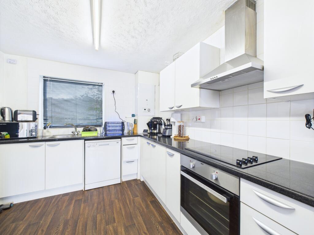 CAM01909G0-PR0346-STILL003