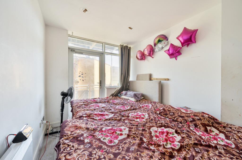 1363899-12-68e4ac...