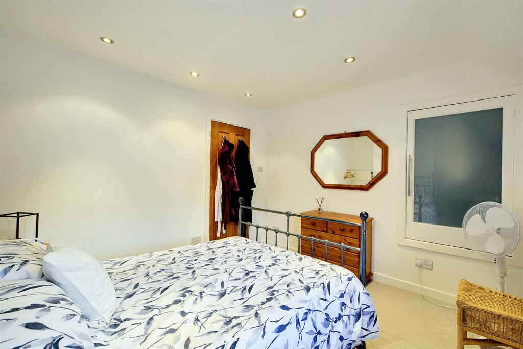 Bedroom 1_2.jpeg