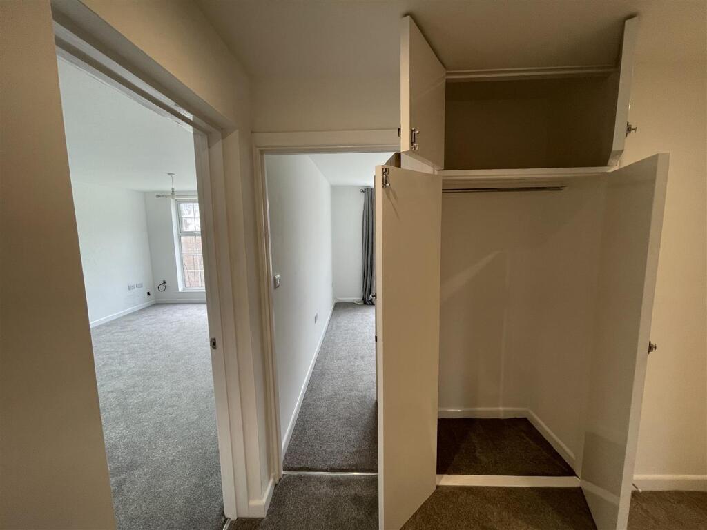 Hallway 2.jpeg
