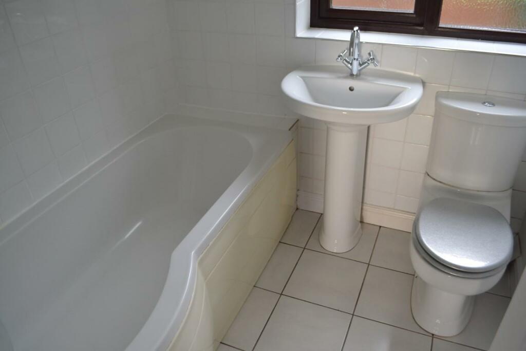 bathroom (Medium).JPG