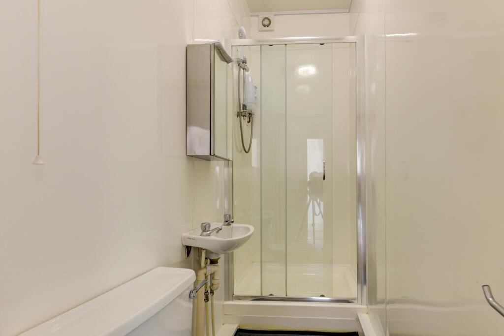 BATHROOM (3)