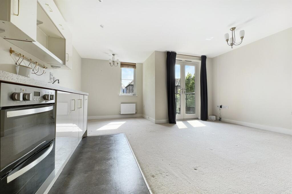 Open Plan Living/Kit