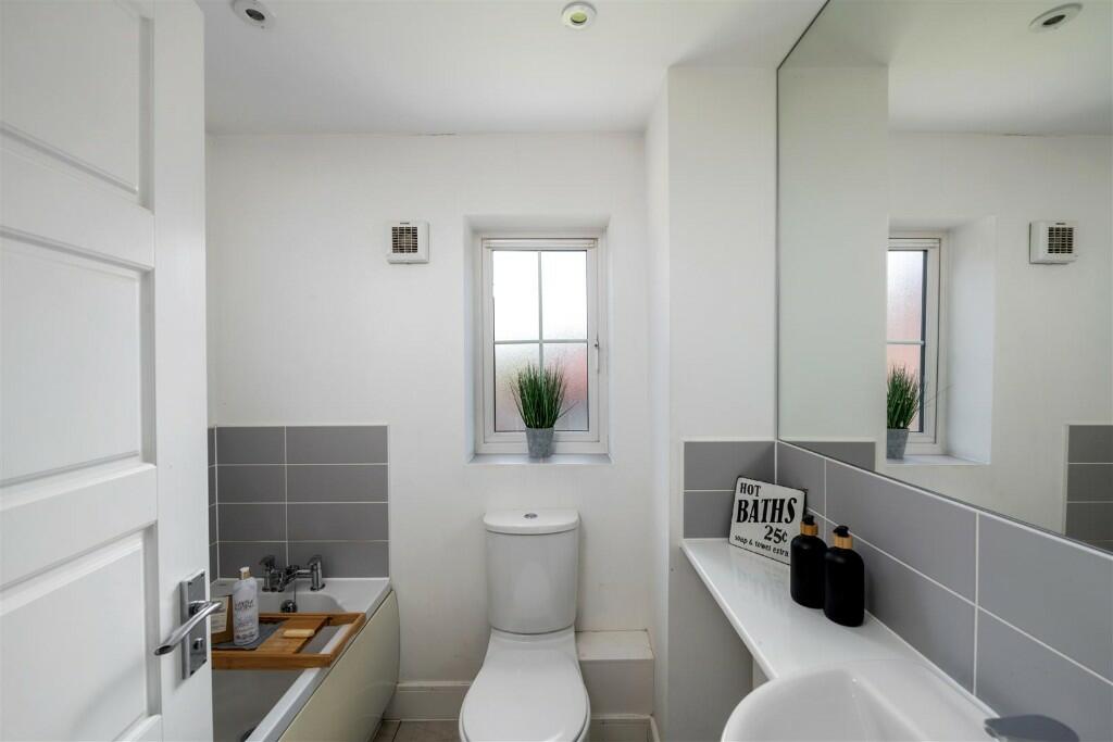 Family Bathroom 