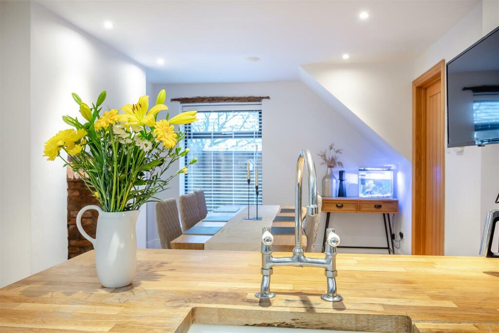 8582263-interior06.jpg
