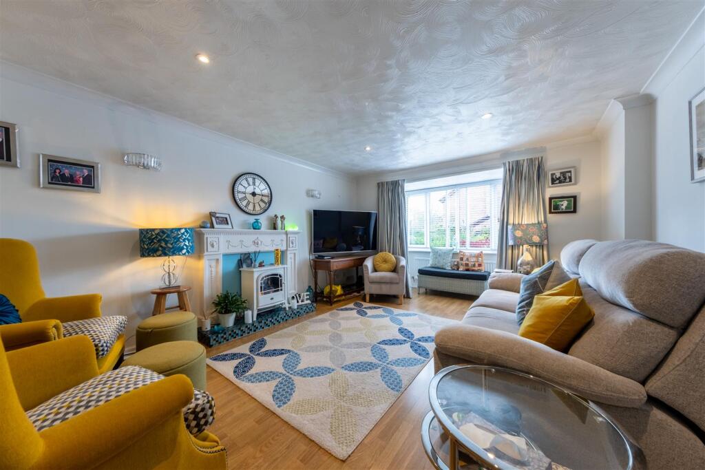 26 Chesterfield Close-015.jpg