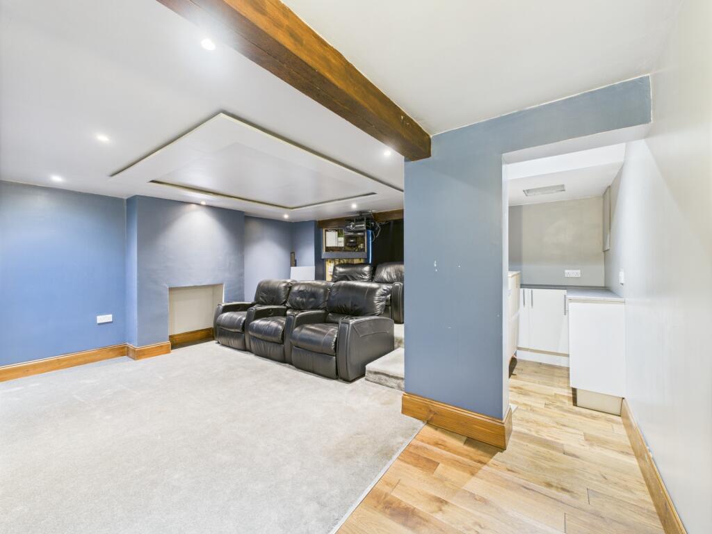 LOUNGE AREA