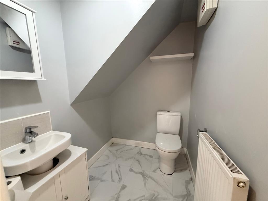 Cloakroom/wc