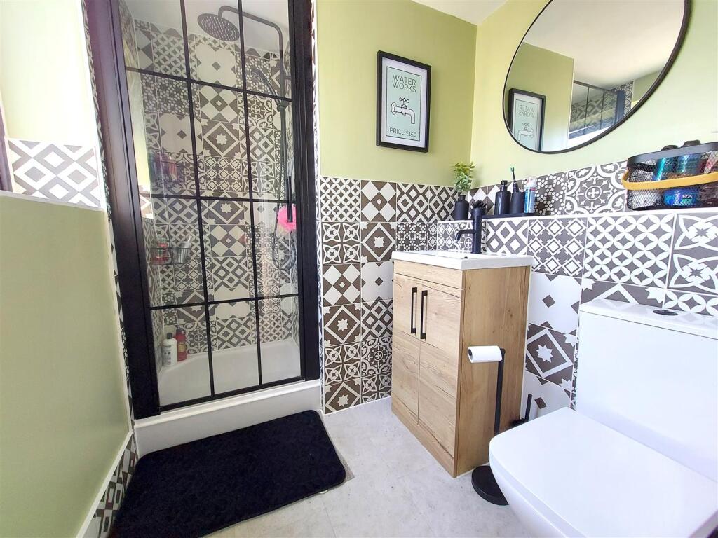 Refitted Ensuite Shower Room