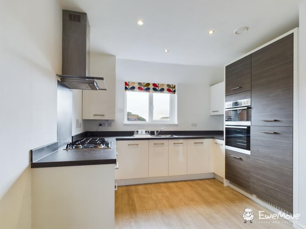 CAM02899G0-PR0040-STILL006