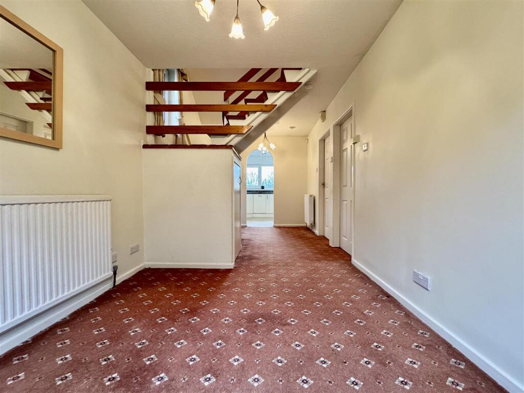 ENTRANCE / DINING HALL