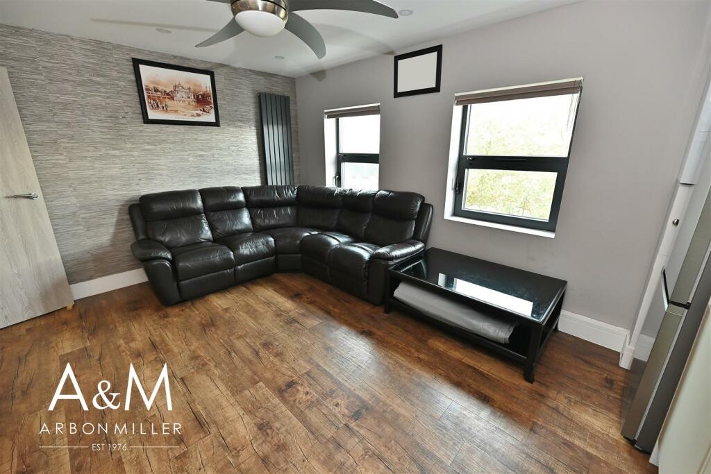 Lounge/Kitchen