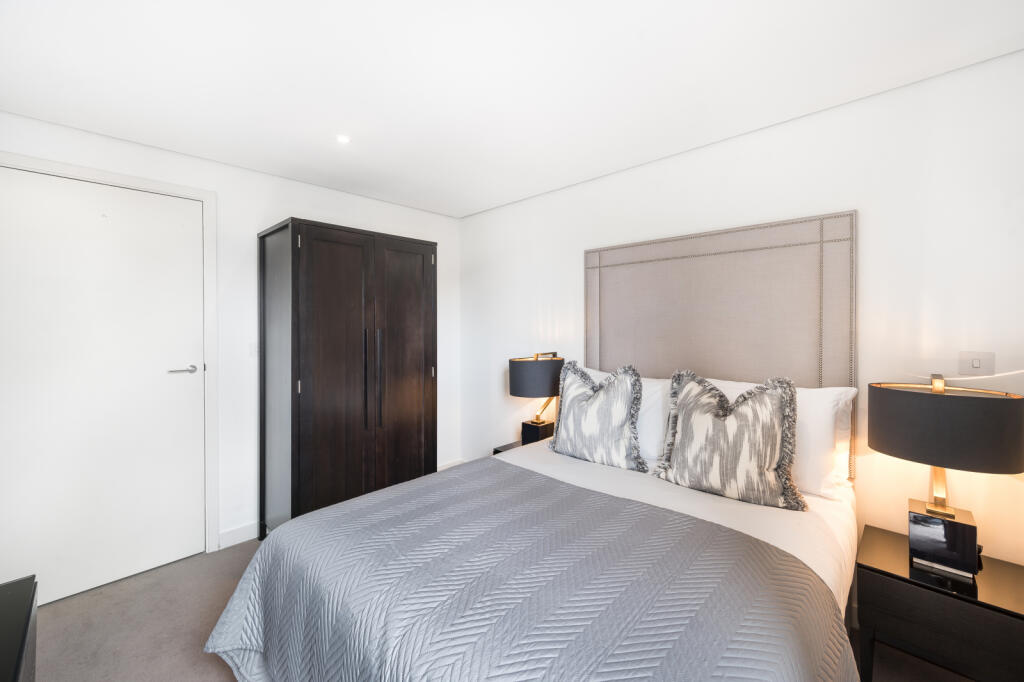 W2 1AN - 8th floor - 3 bedrooms - 944sq ft - 2 ba