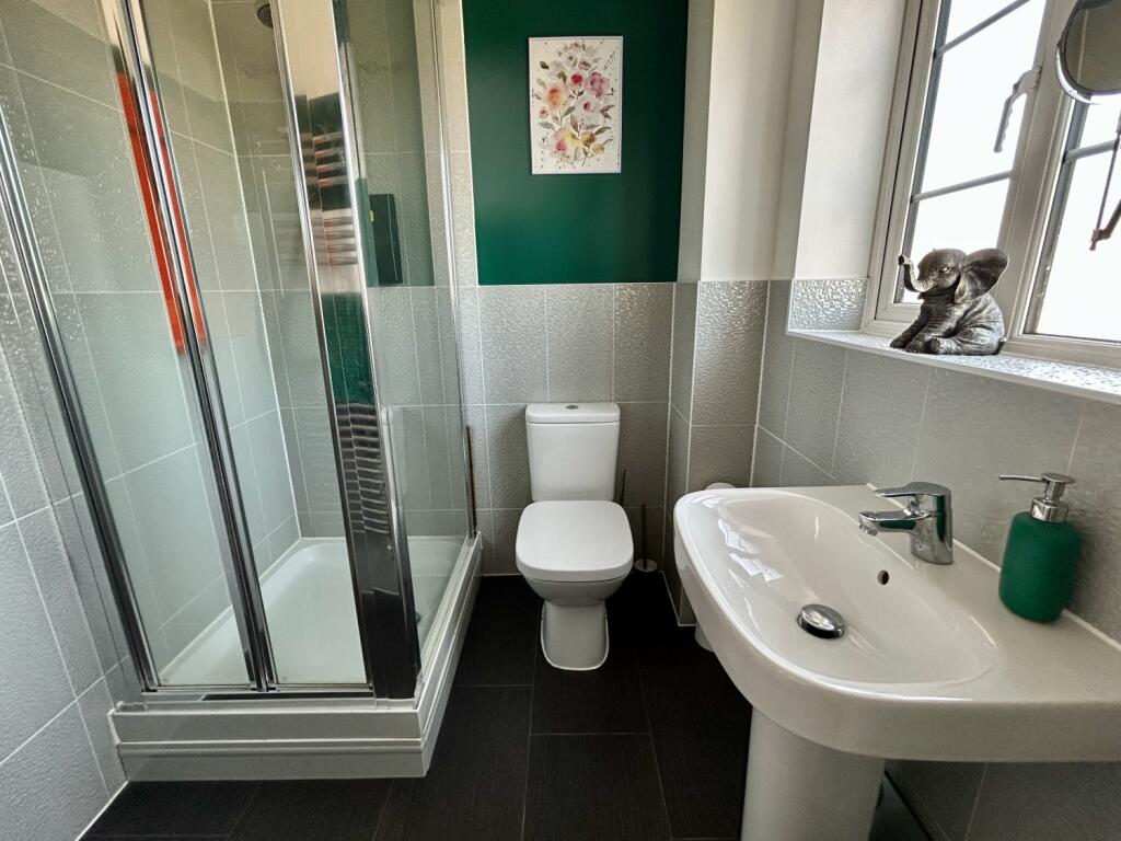 Ensuite to Main Bedroom