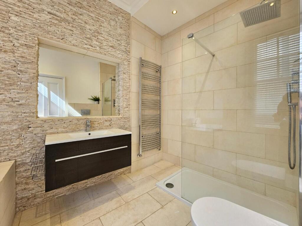 En-Suite Bathroom