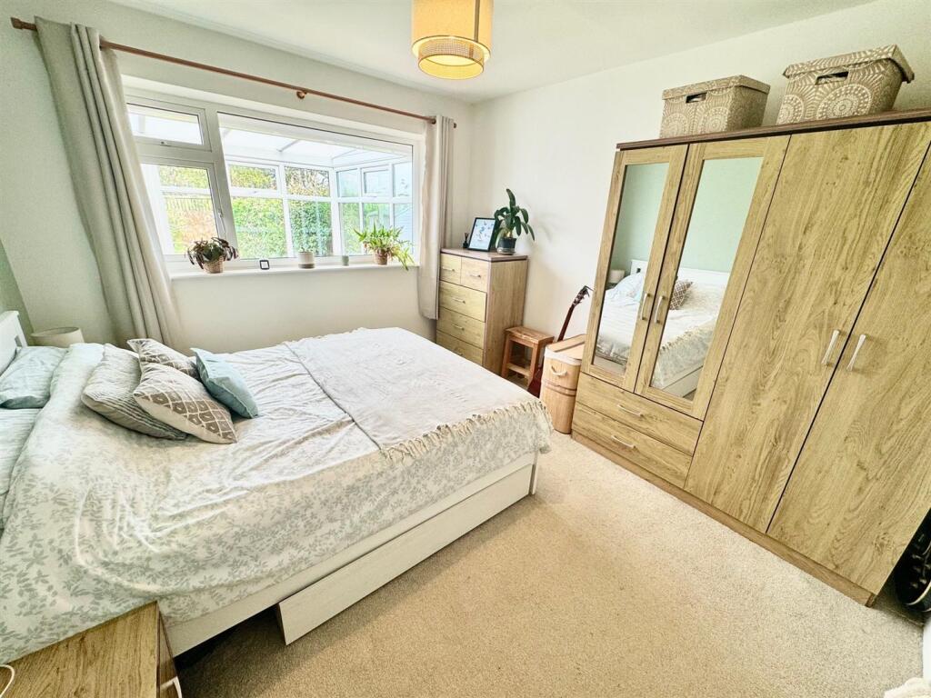Bedroom 1.jpg