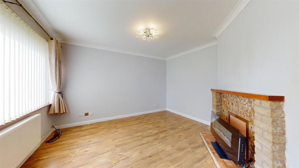 Stretton Close 18 Living Room 2.jpg