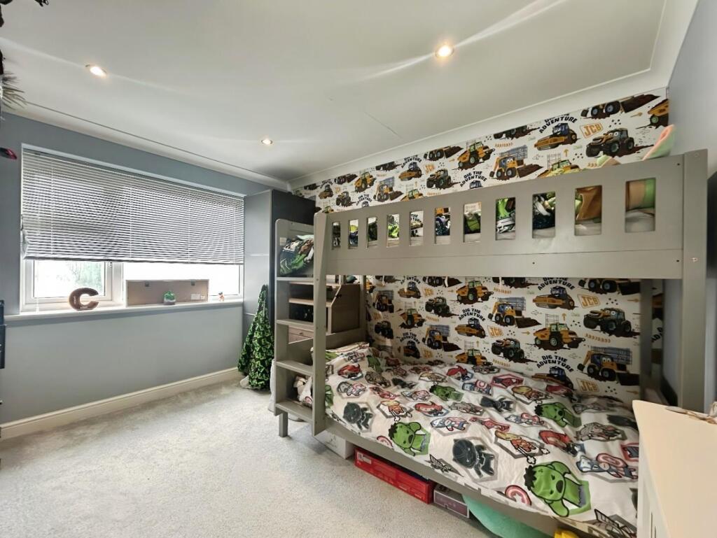 cedf15e1-Bedroom 202..jpg