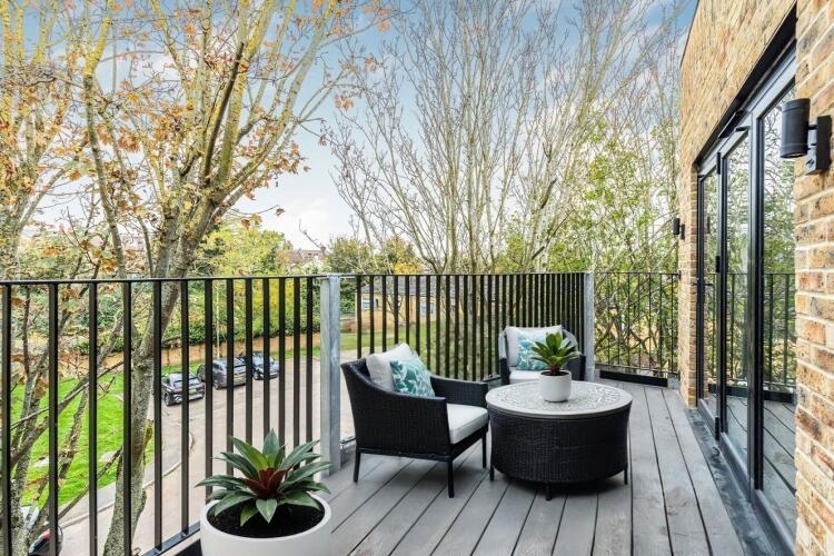2.-Balcony