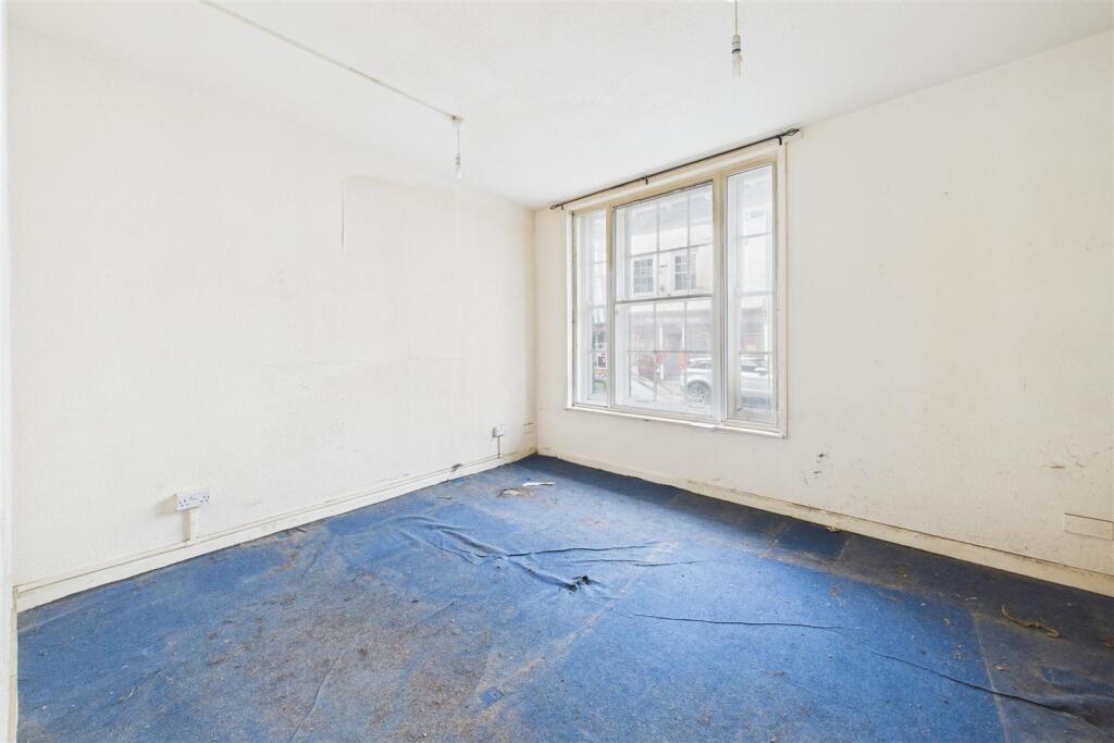 Flats A, B, C 18 Church Street, Tewkesbury, GL20 5