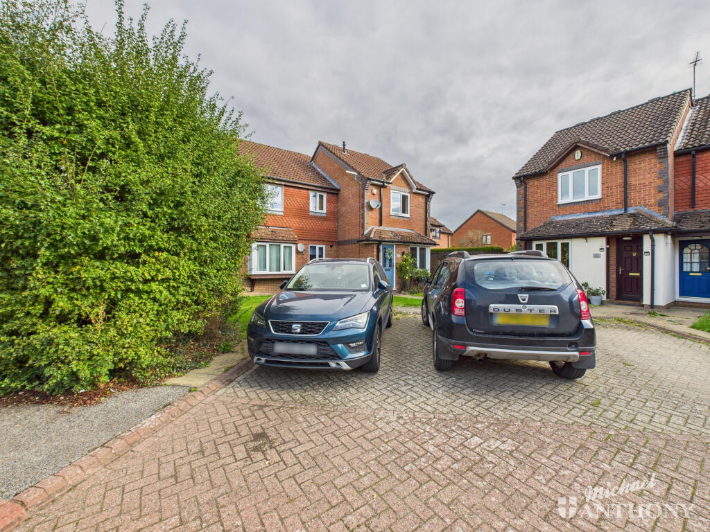 CAM03852G0-PR0429-STILL030