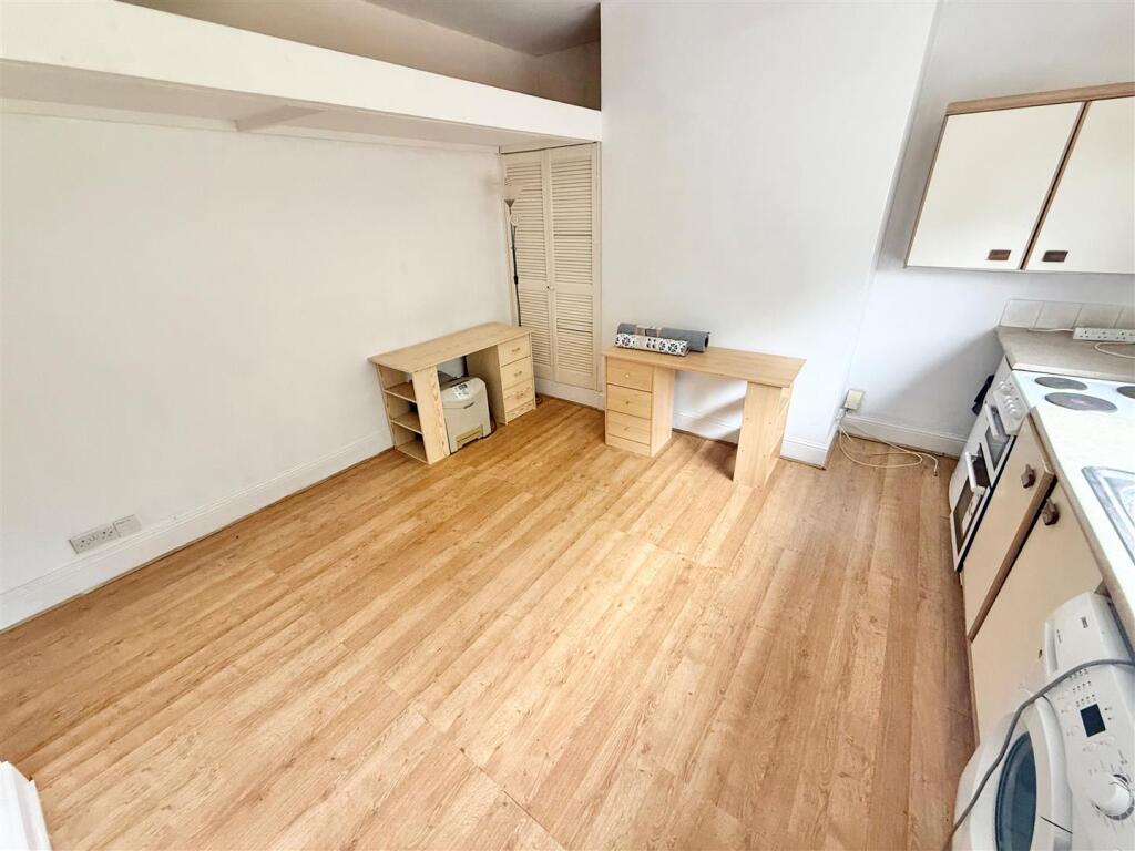 Studio Room