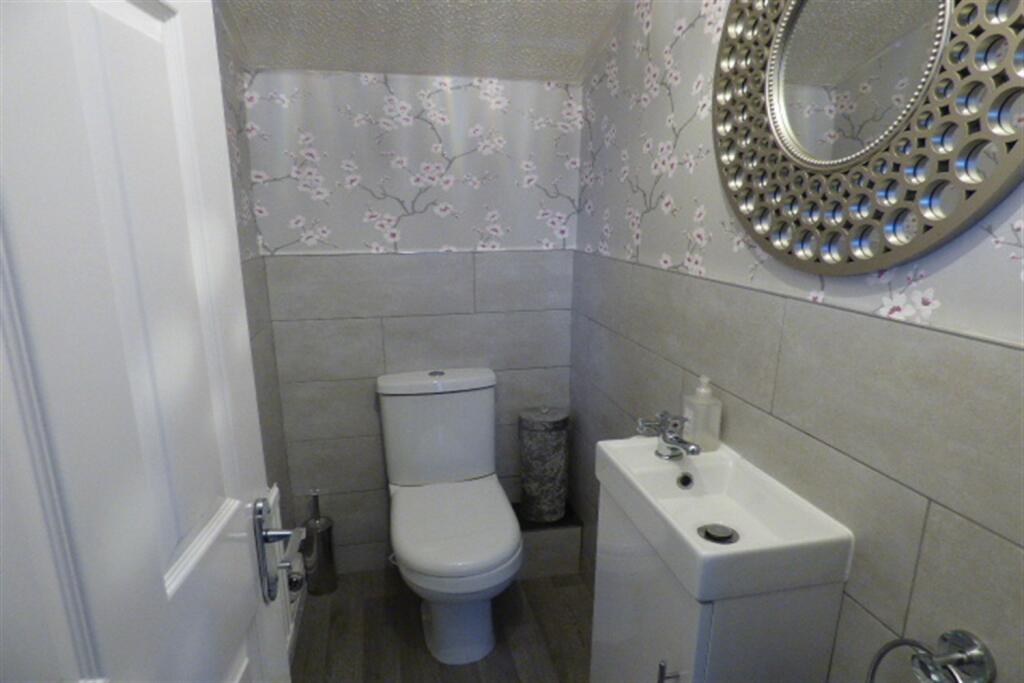 Downstairs WC/Cloakr