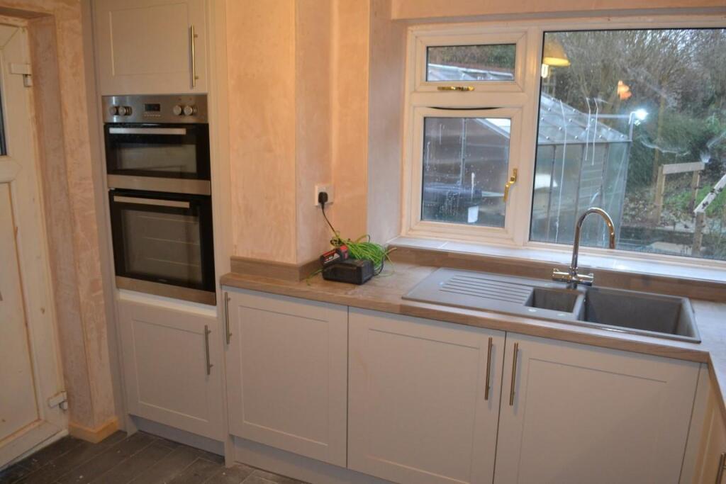 kitchen 2 (Medium).JPG