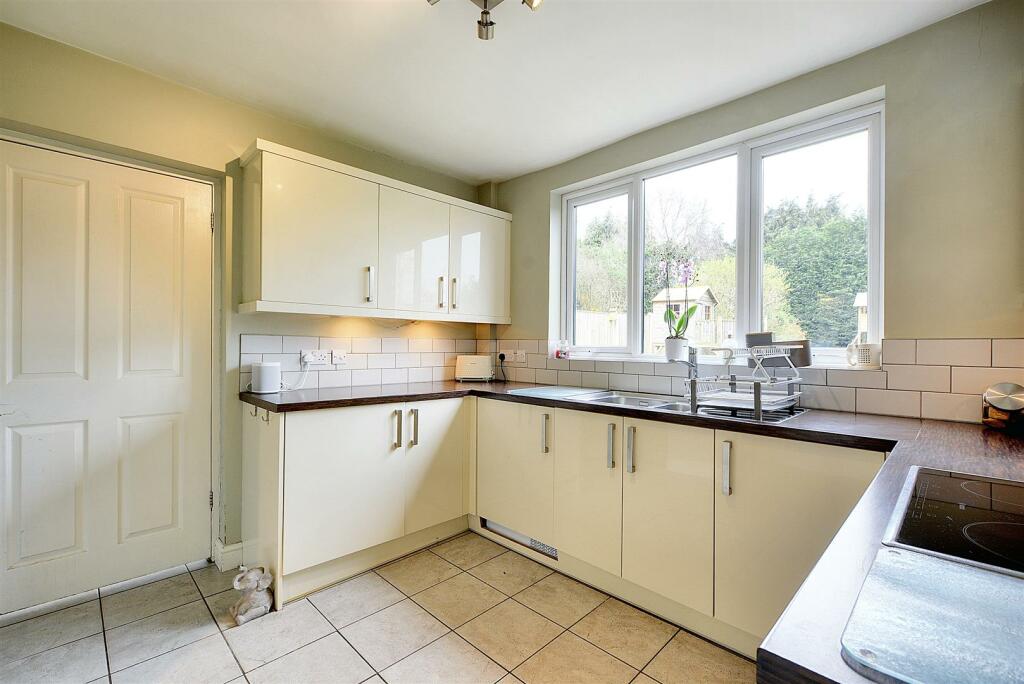 Kitchen_2.jpeg