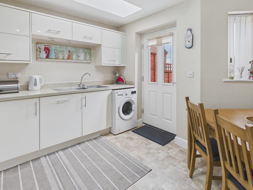 CAM04273G0-PR0223...