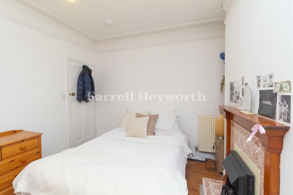 Dining room or Bedro