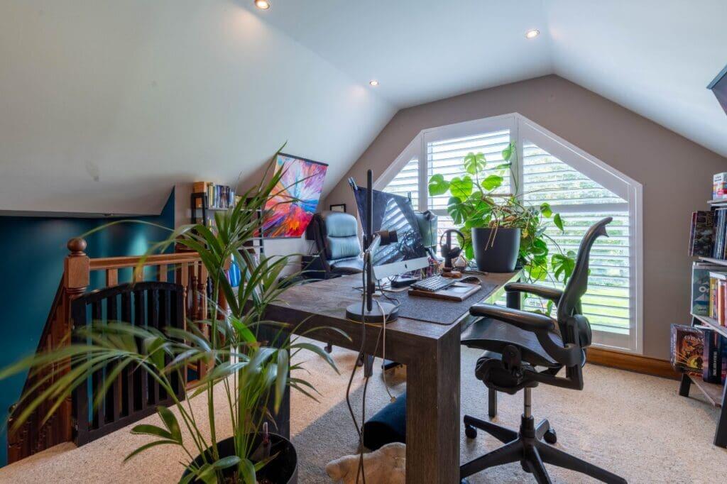 UPPER LOUNGE