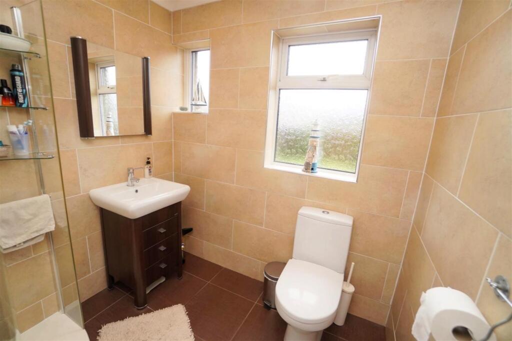 bathroom1.jpg