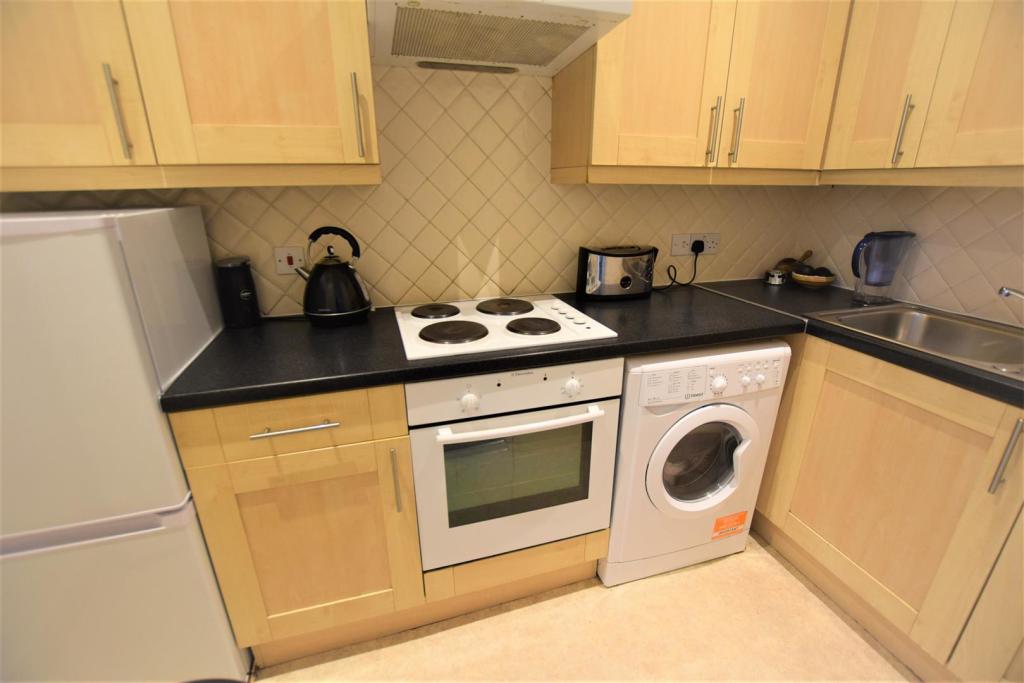 Kitchen 1.jpg