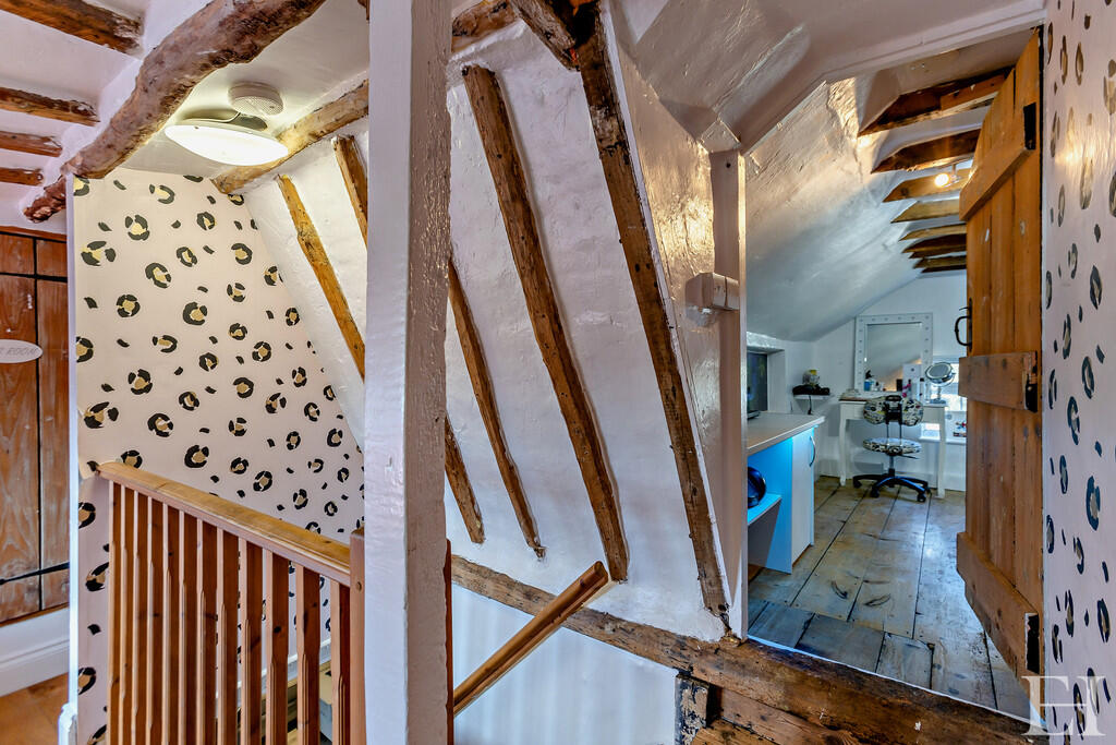 8638920-interiorW...