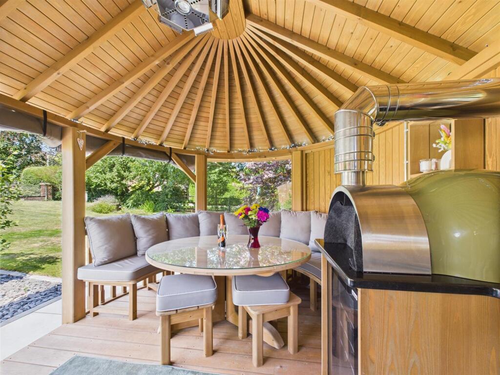 PIZZA PAVILLION