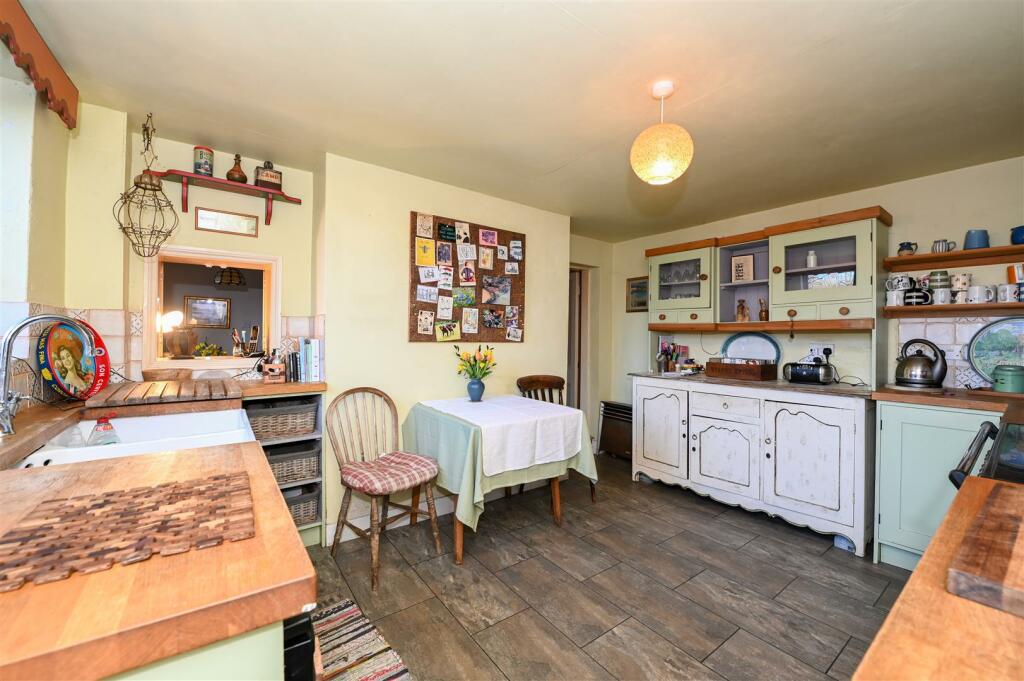 2 Home Farm Cottages internal-10.JPG