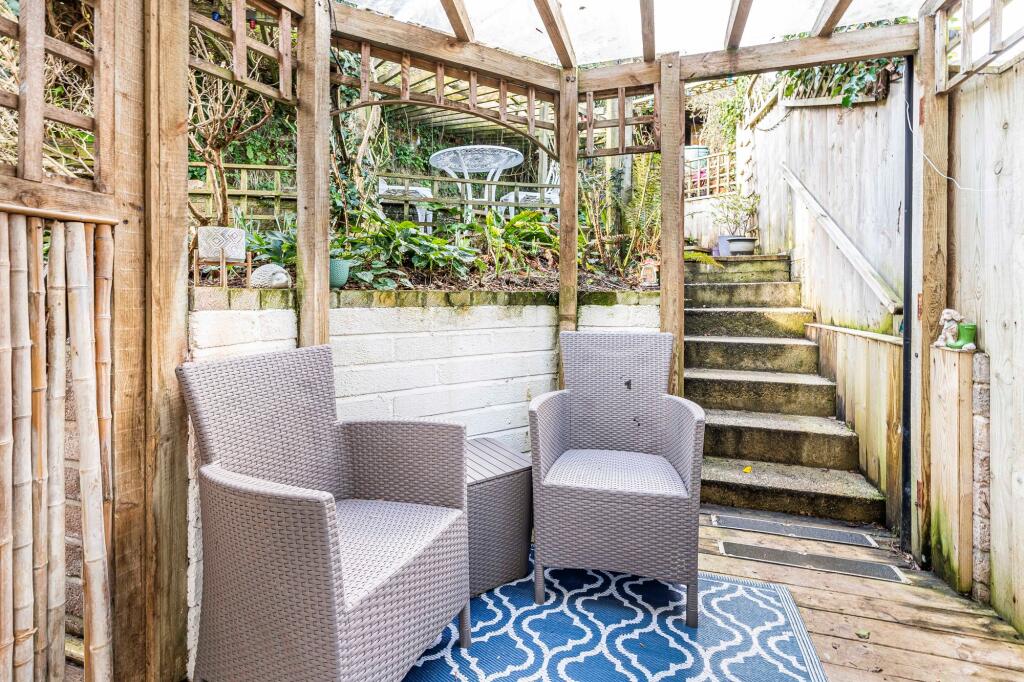 Seating area off kitchen