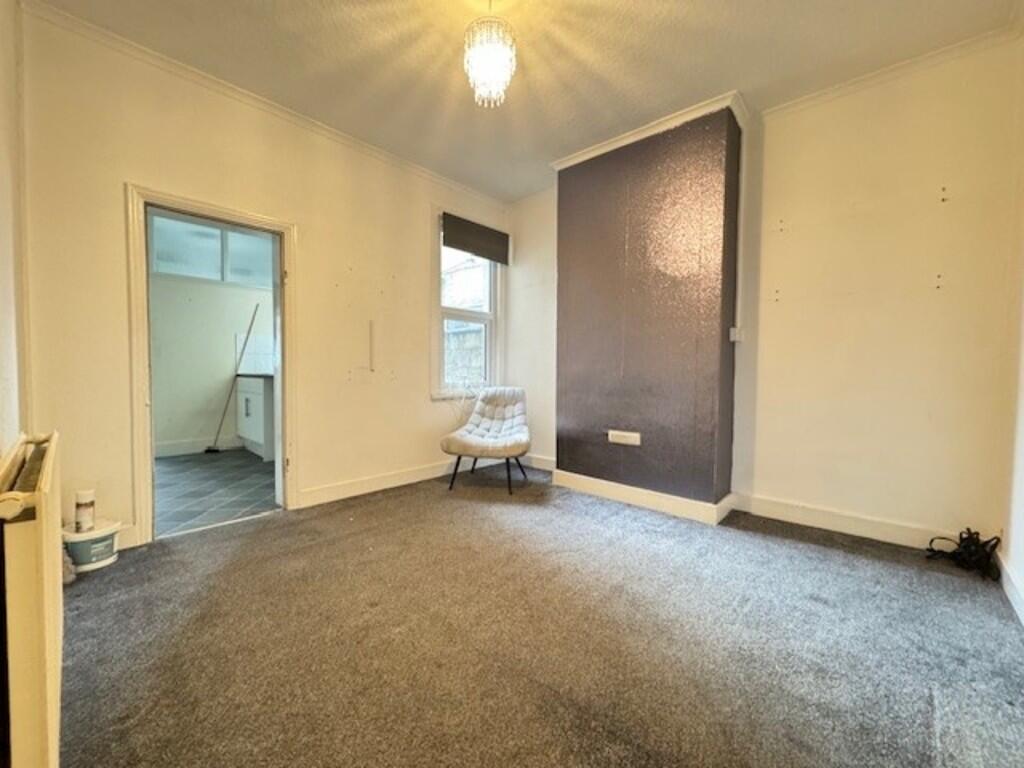 12 North Avenue l...