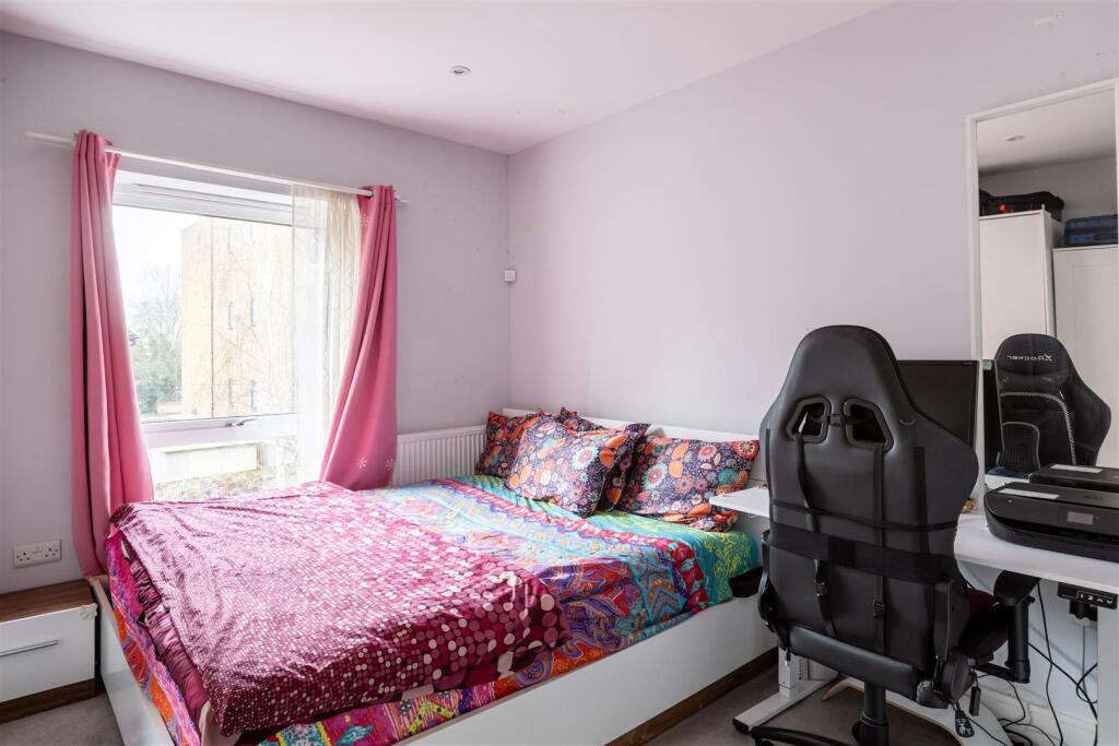 Flat 4 Heronsgate Court-17.jpg