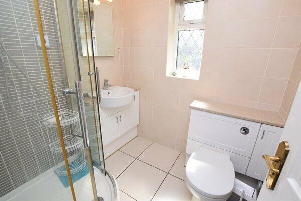 en-suite shower room