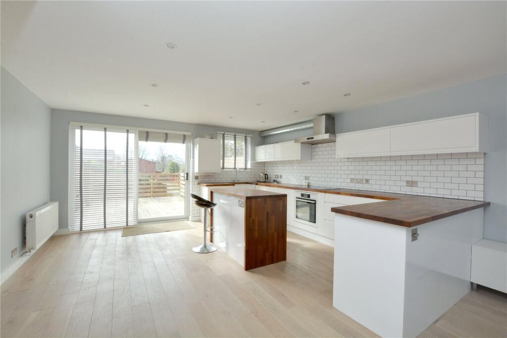 Kitchen /Dining Area