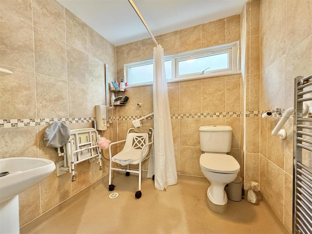 Shower Room.jpg