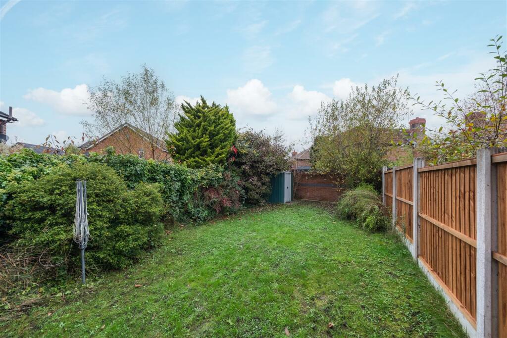 3 Harewood Close-023.jpg