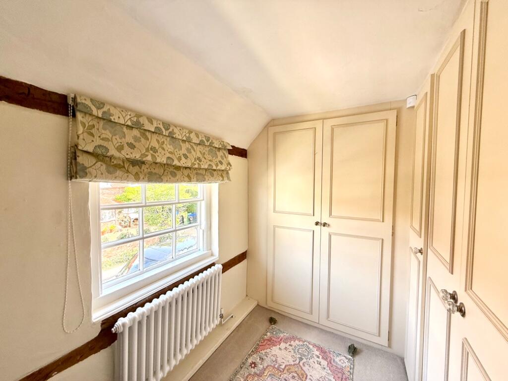 Walk-in Wardrobe 