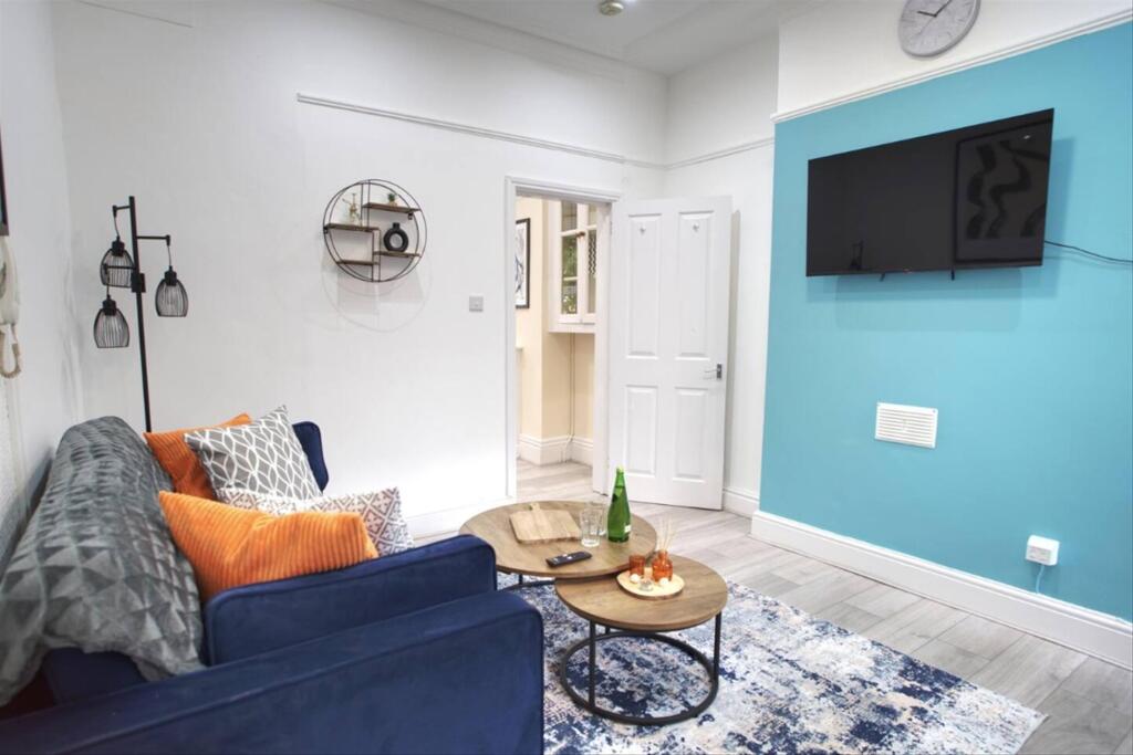 Flat 1 Living Room 4