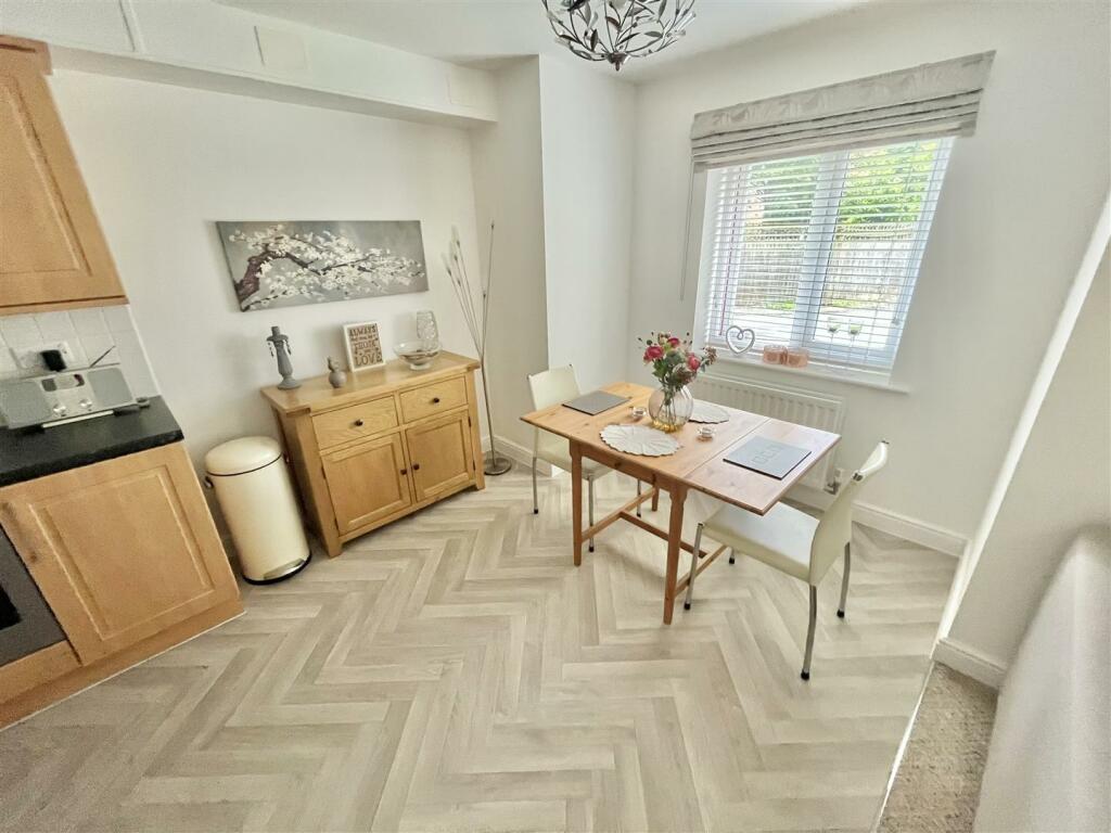 Dining Kitchen Aspect 4