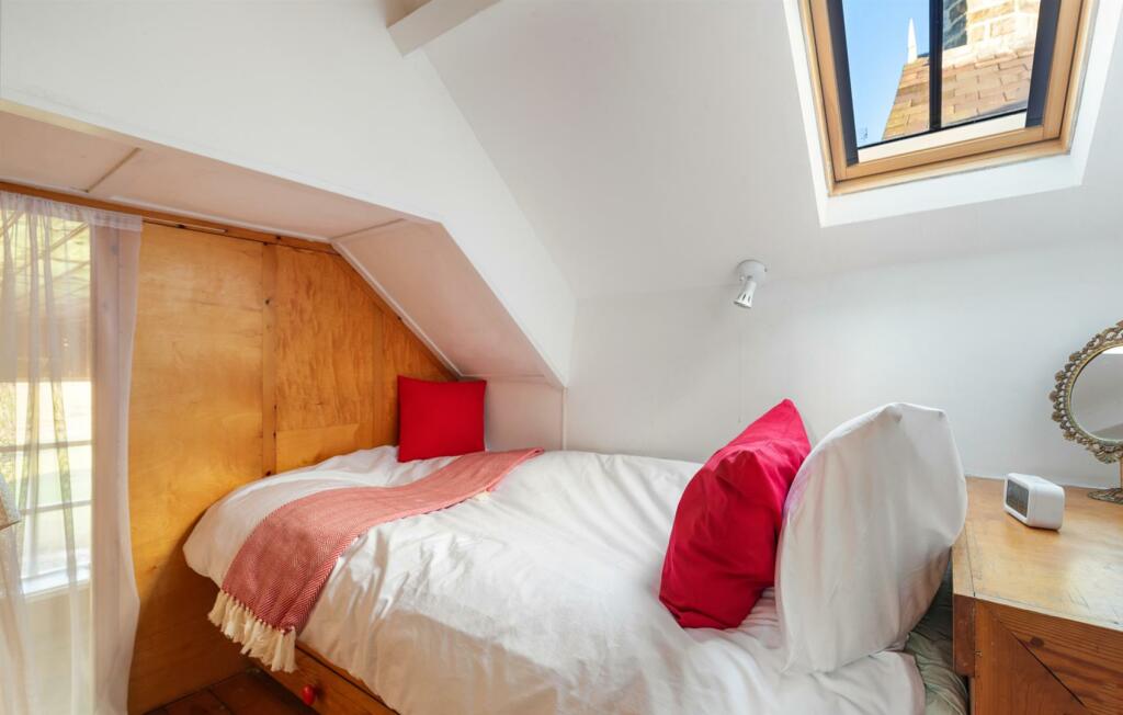 Single (Dorm) Bedroom