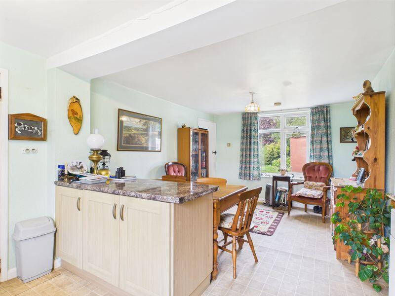 Kitchen/Dining area